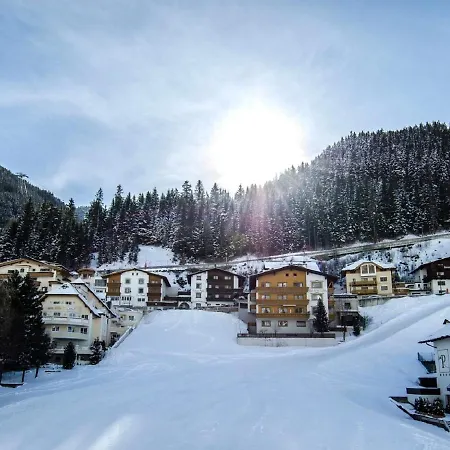 1 By Interhome Daire