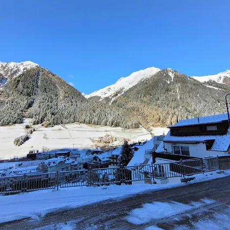 1 By Interhome Daire *